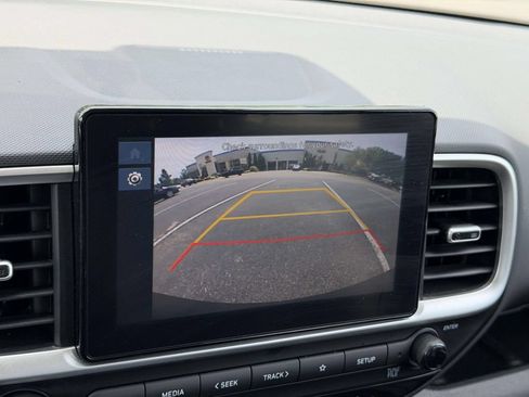 Used 2025 Hyundai Venue SEL FWD image 4