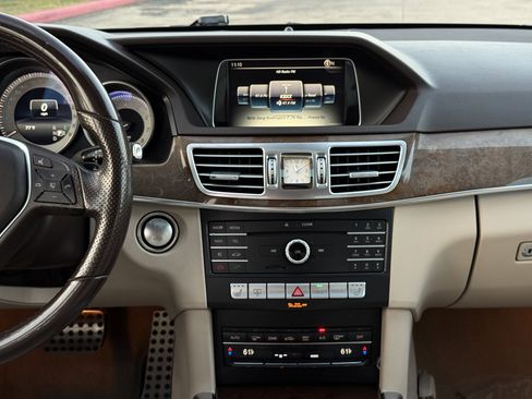 Used 2016 Mercedes-Benz E 350 Sedan w/ Premium Package image 19