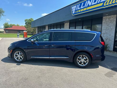 Used 2019 Chrysler Pacifica Limited FWD image 4