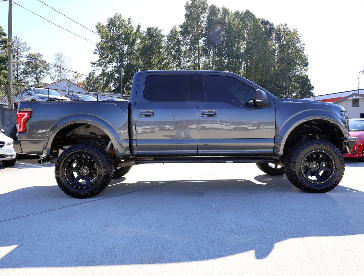 Used 2017 Ford F150 XLT w/ Equipment Group 302A Luxury AWD/4WD image 8