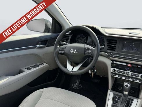 Used 2020 Hyundai Elantra SE FWD image 14
