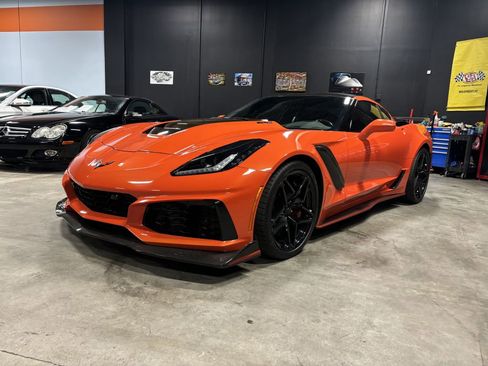 Used 2019 Chevrolet Corvette ZR1 RWD image 3