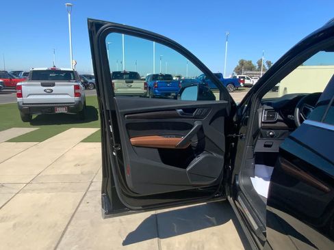 Used 2024 Audi Q5 2.0T Premium w/ Convenience Package image 8