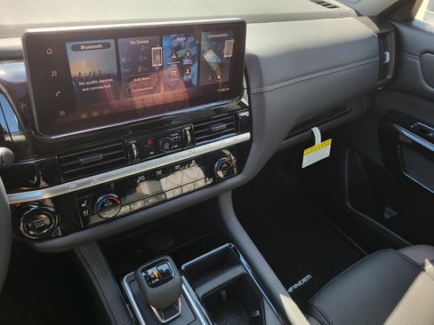 New 2026 Nissan Pathfinder Platinum image 3