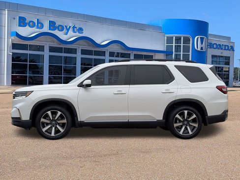 Certified 2025 Honda Pilot Touring image 6