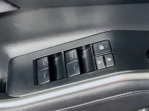 Certified 2023 Toyota Highlander LE image 17