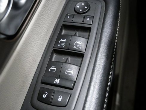 Used 2023 Chrysler Voyager LX image 13