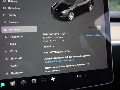 Used 2024 Tesla Model Y Long Range AWD/4WD image 37