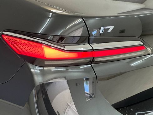 Certified 2023 BMW i7 xDrive60 AWD/4WD image 12