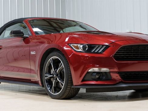 Used 2017 Ford Mustang GT Premium w/ Equipment Group 401A RWD image 34