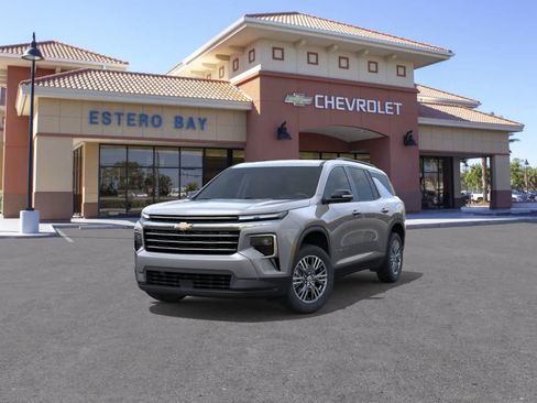 New 2026 Chevrolet Traverse LT w/ LPO, Floor Liner Package FWD image 8
