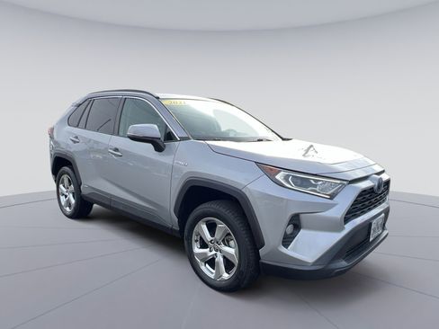 Used 2021 Toyota RAV4 XLE Premium image 11
