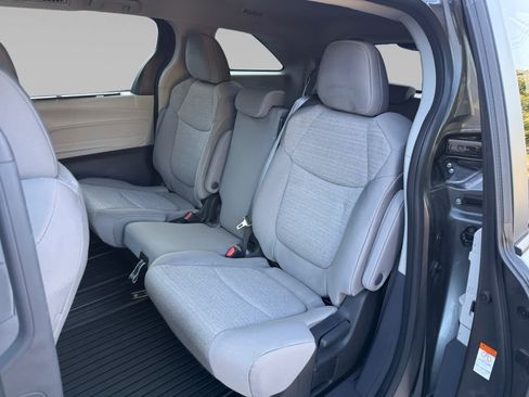 Used 2024 Toyota Sienna LE AWD/4WD image 22