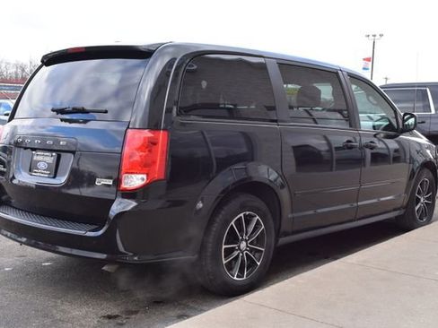 Used 2017 Dodge Grand Caravan SXT w/ Driver Convenience Group image 9