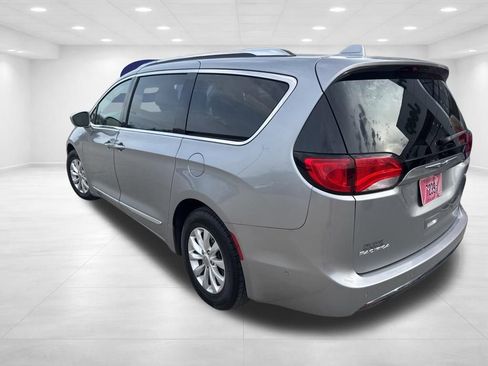 Used 2019 Chrysler Pacifica Touring-L w/ Advanced Safetytec Group image 7