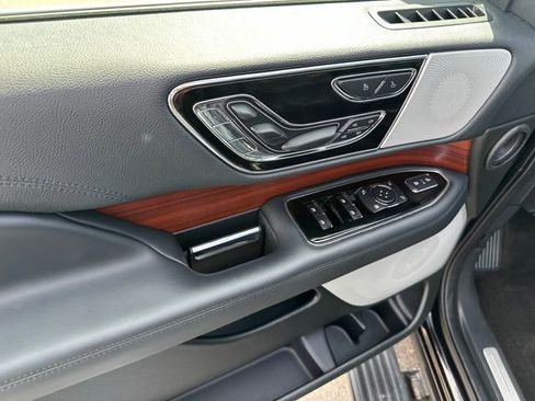 Used 2022 Lincoln Navigator Reserve AWD/4WD image 23