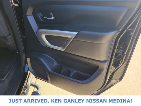 Used 2021 Nissan Titan SV w/ SV Convenience Package image 19