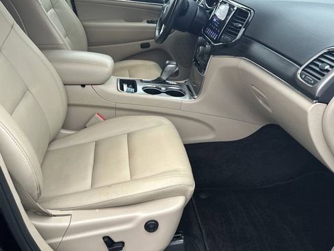 Used 2019 Jeep Grand Cherokee Limited image 17