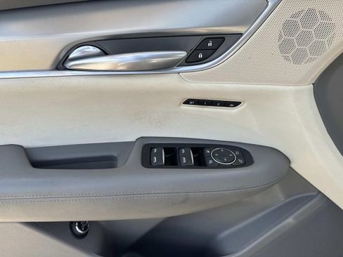 Used 2018 Cadillac XT5 Premium Luxury FWD image 18