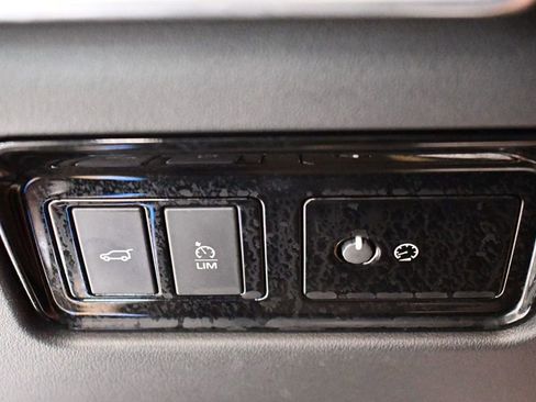 Used 2020 Jaguar F-PACE Premium image 64