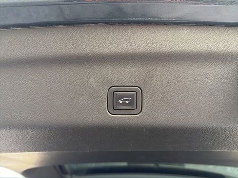 Used 2021 Chevrolet Tahoe Z71 image 9