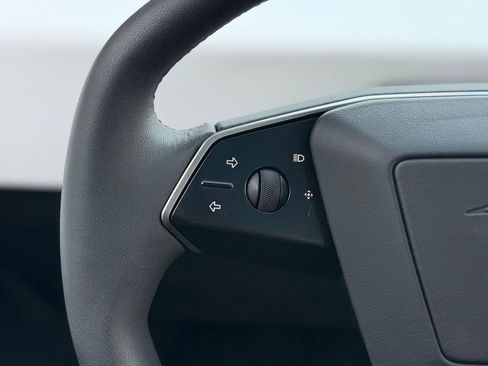 Used 2024 Tesla Cybertruck AWD Crew Cab image 44