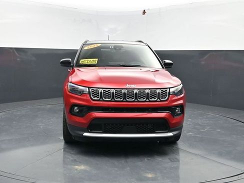 Used 2025 Jeep Compass Limited AWD/4WD image 2