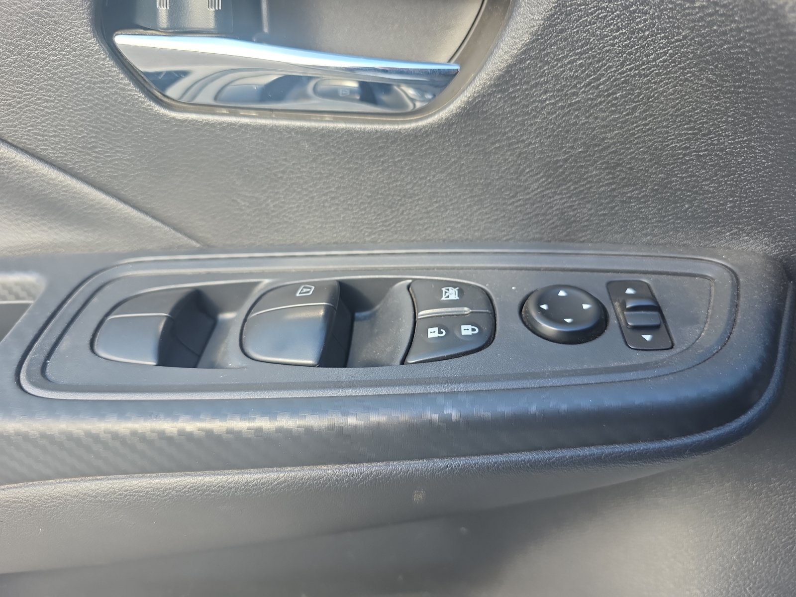 Used 2025 Nissan Versa SV FWD image 26