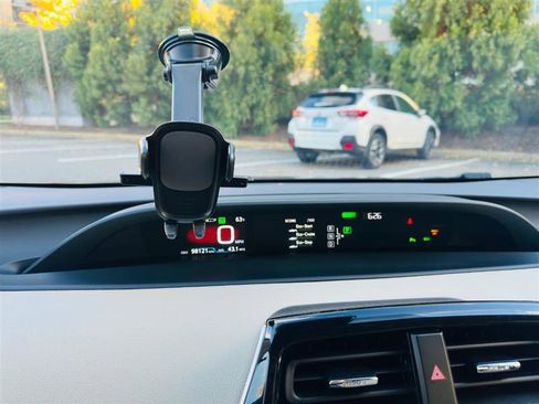 Used 2018 Toyota Prius Two image 27