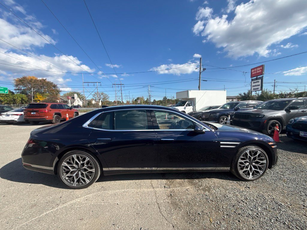 Used 2025 Genesis G90 3.5T AWD/4WD image 8