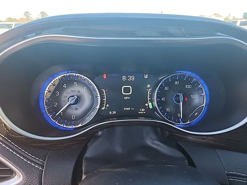 Certified 2023 Chrysler Pacifica Limited image 12