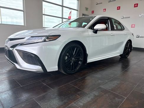 Used 2022 Toyota Camry XSE w/ Navigation Upgrade Package FWD image 4