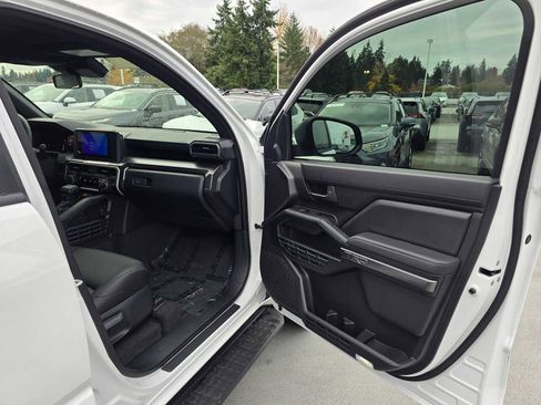 Certified 2025 Toyota 4Runner TRD Off-Road image 12