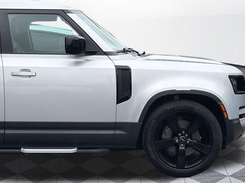 Used 2023 Land Rover Defender 110 SE AWD/4WD image 36