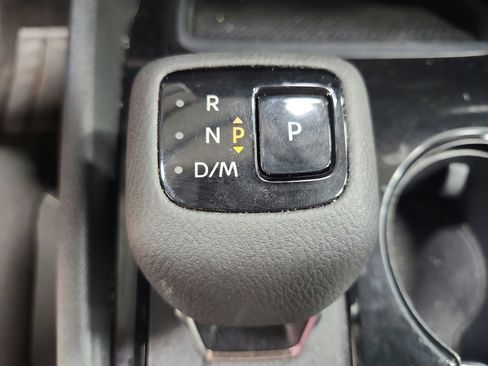 Used 2025 Nissan Rogue S AWD/4WD image 16