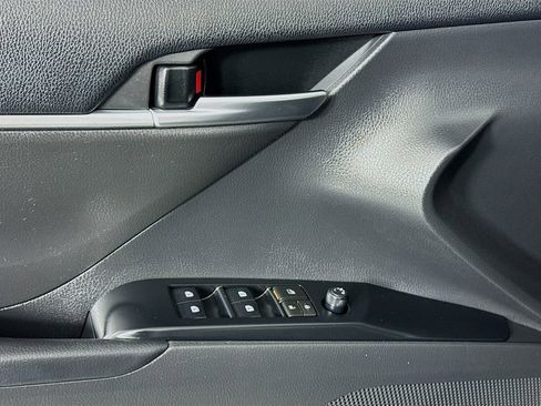 Used 2018 Toyota Camry LE image 18