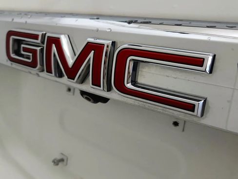 Used 2022 GMC Acadia SLE FWD image 34