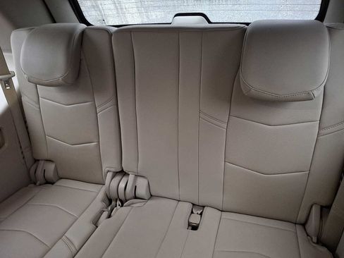 Used 2016 Cadillac Escalade Premium AWD/4WD image 11