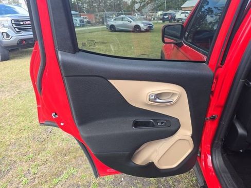 Used 2019 Jeep Renegade Latitude image 22