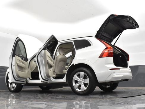 Used 2022 Volvo XC60 B5 Momentum AWD/4WD image 36
