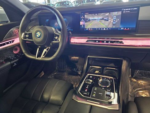 Used 2025 BMW 750e xDrive w/ Executive Package AWD/4WD image 32