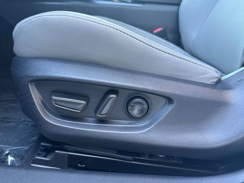 Used 2025 Toyota Camry SE image 14