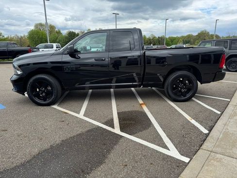 Used 2022 RAM 1500 Express w/ Wheel & Sound Group AWD/4WD image 3