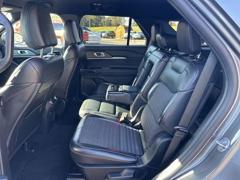 Used 2025 Ford Explorer ST-Line w/ ST-Line Street Pack image 13