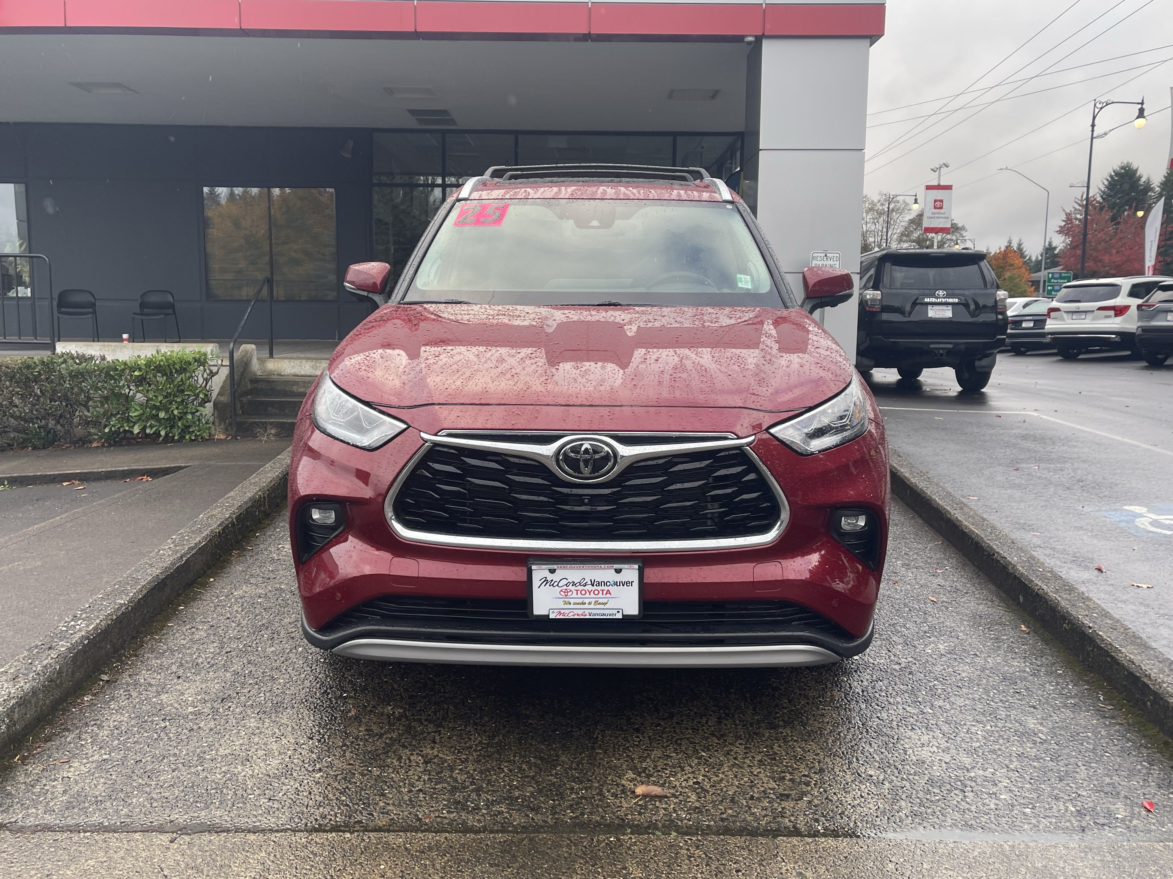 Used 2025 Toyota Highlander Platinum AWD/4WD image 2