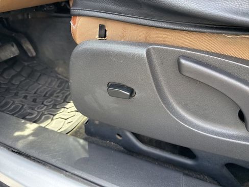 Used 2012 Jeep Liberty Limited w/ Tire & Wheel Group image 7