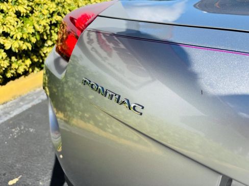 Used 2006 Pontiac Solstice Convertible w/ Premium Package image 9