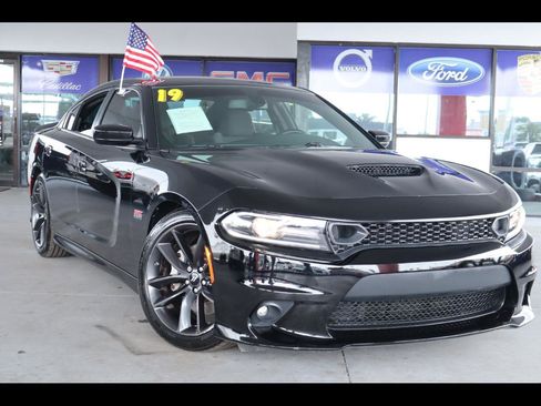 Used 2019 Dodge Charger Scat Pack RWD image 1