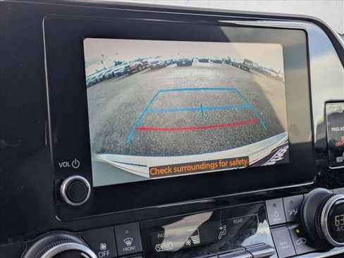 Used 2023 Toyota Highlander LE image 14