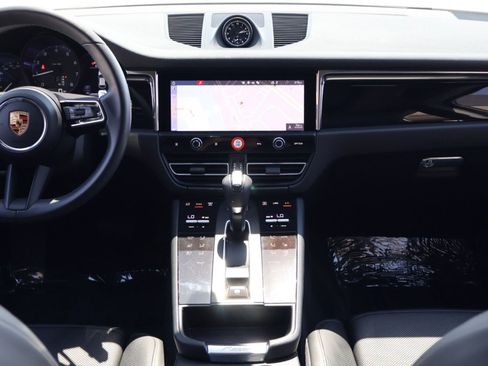 Certified 2026 Porsche Macan AWD/4WD image 20